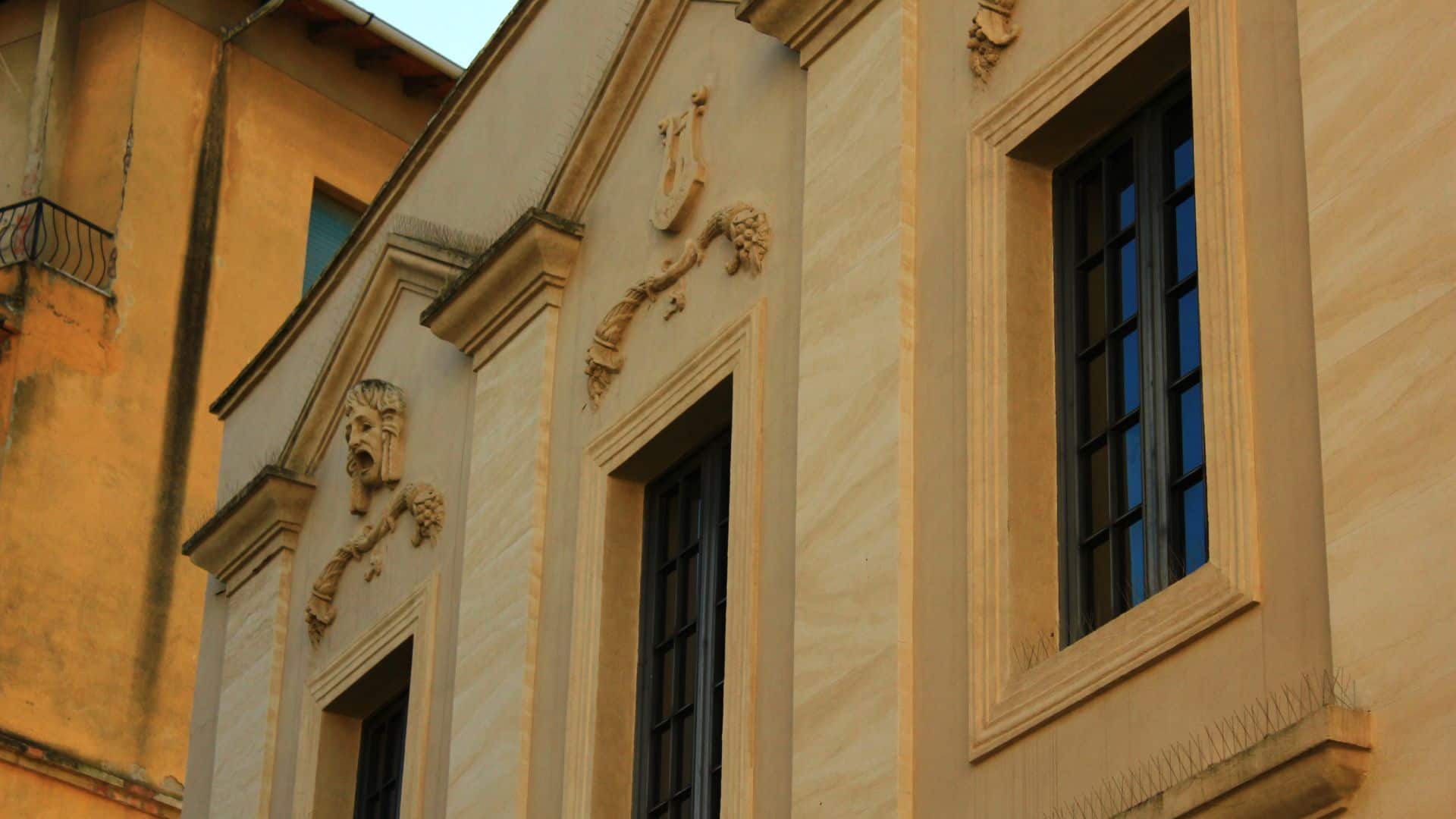Fassade des Industri Theaters in Grosseto