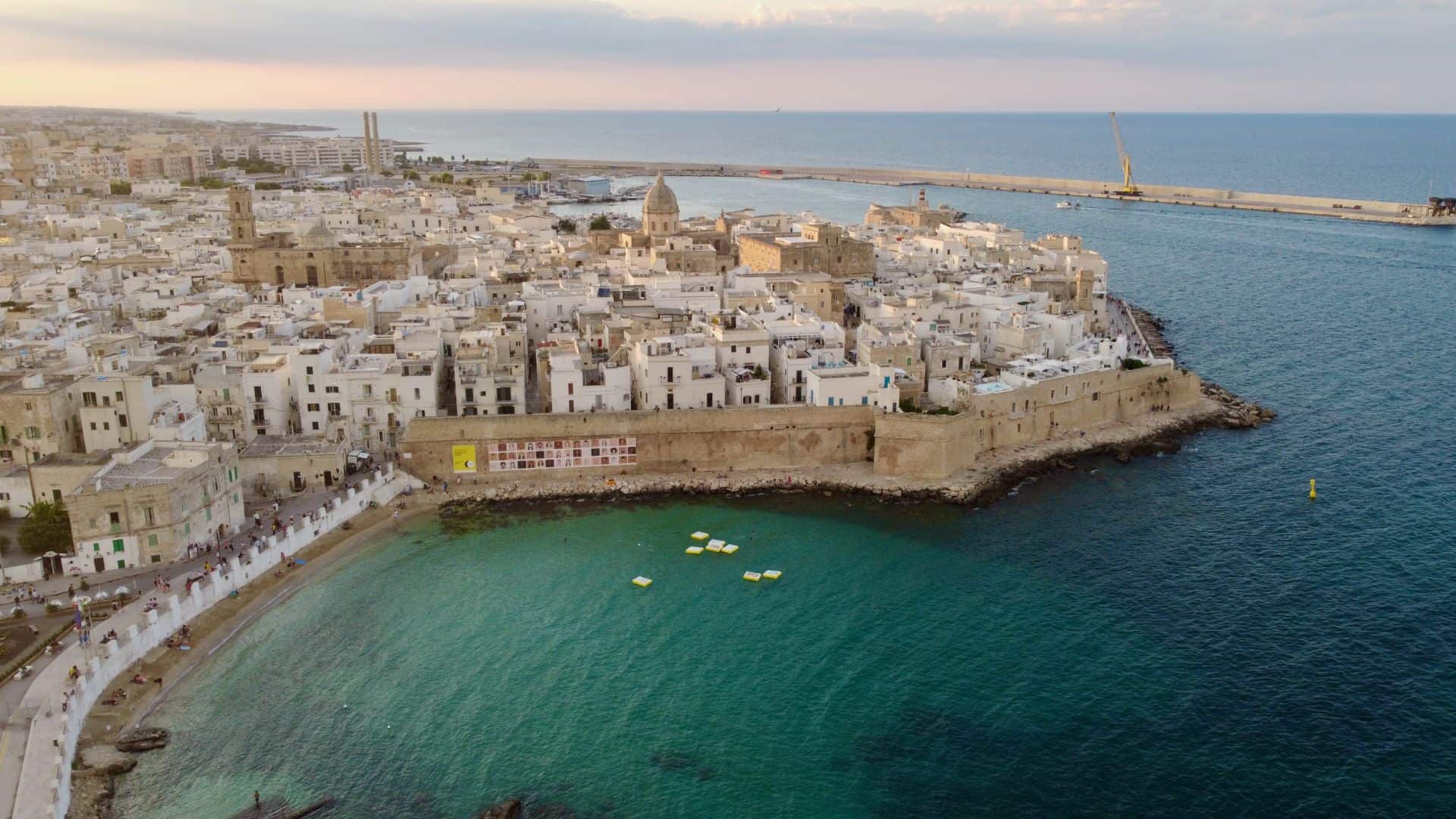 Die Stadt Monopoli aus der Vogelperspektive