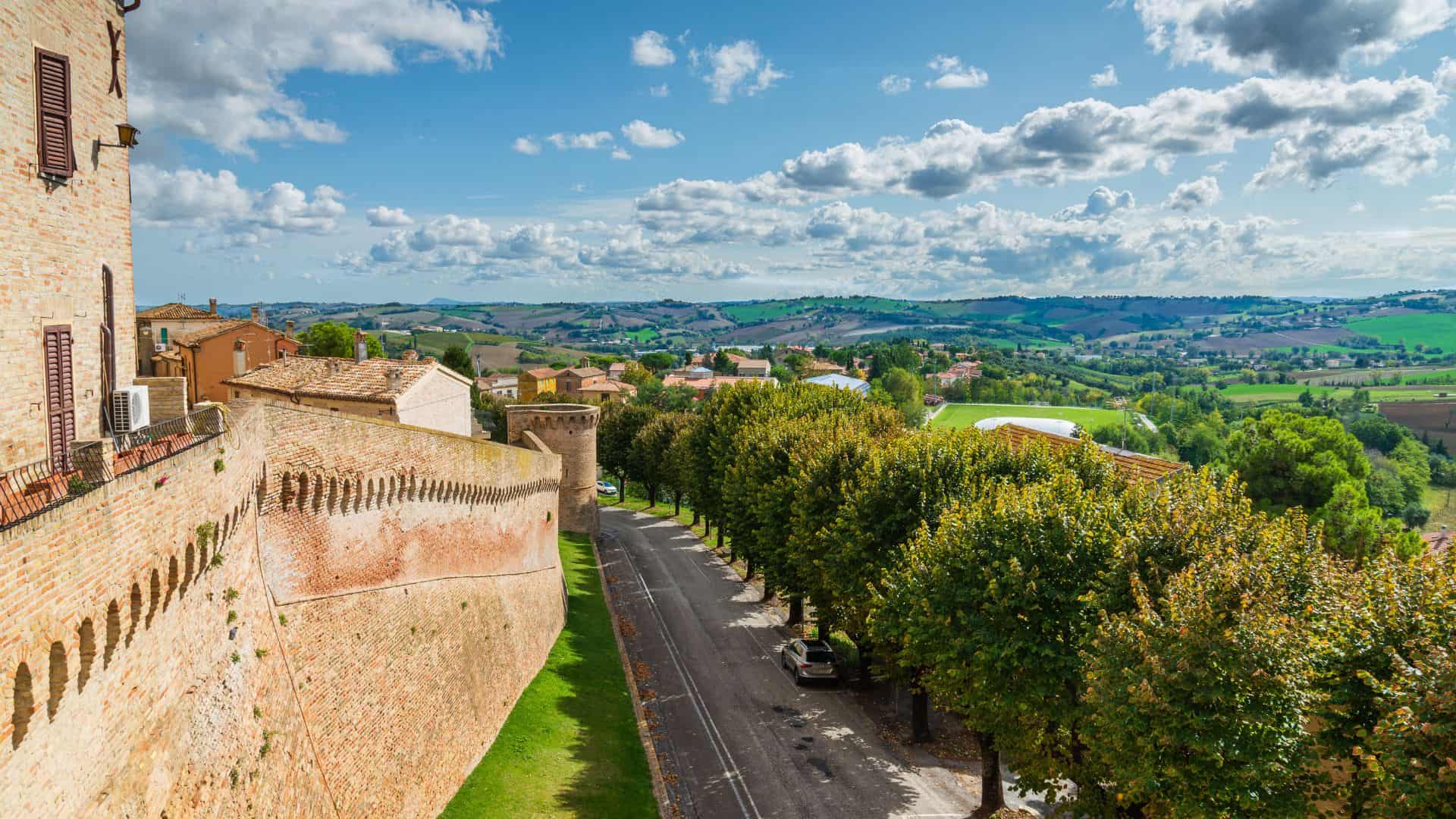 Le mura esterne di Corinaldo