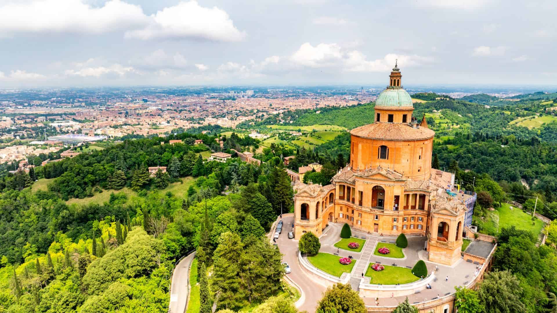 Die Basilika San Luca auf den Hügeln von Bologna