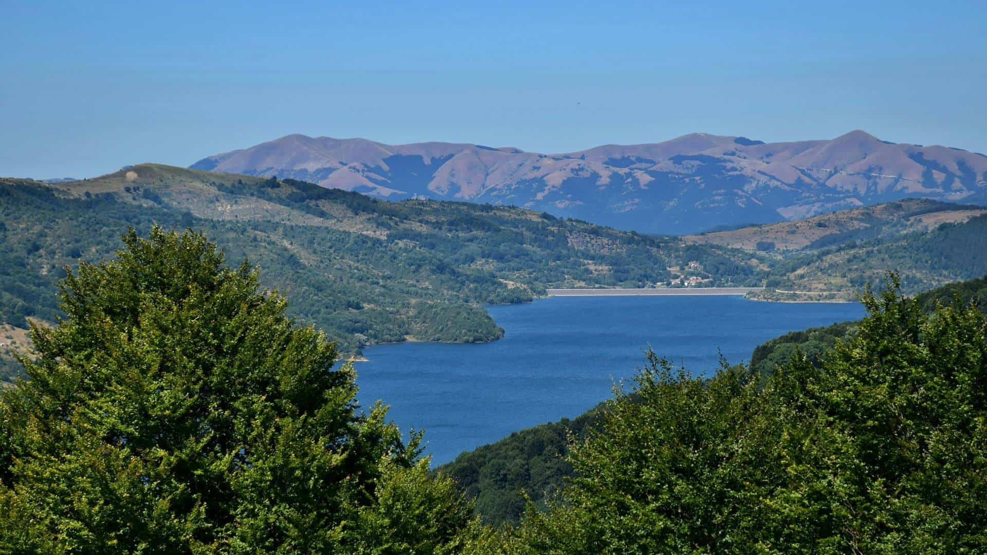Der See Scanno in den Abruzzen. Foto von Alessandro Cesarano