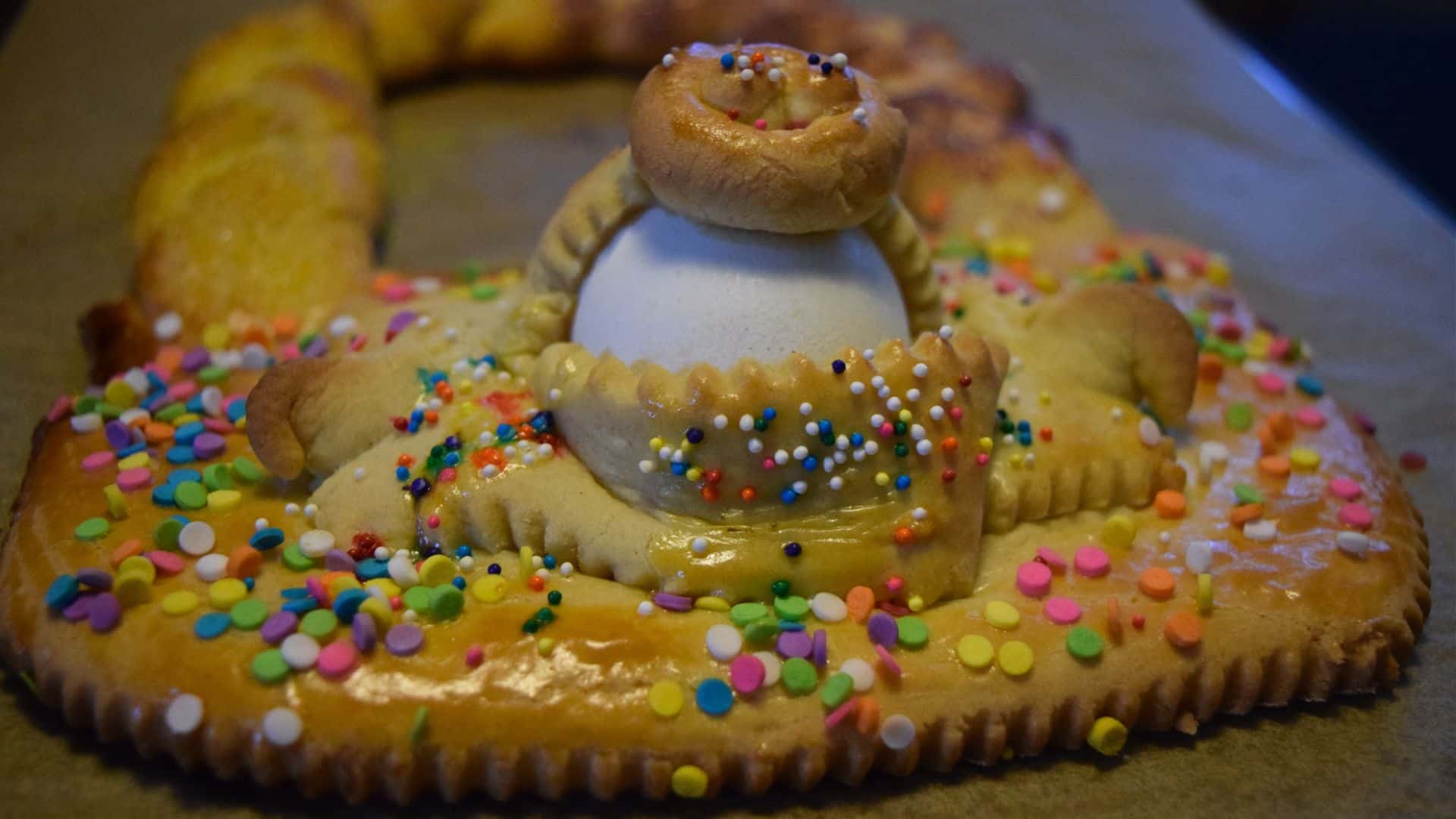La Cuddura cu l’ovu (traditionelles sizilianisches Osterbrot mit Eiern)