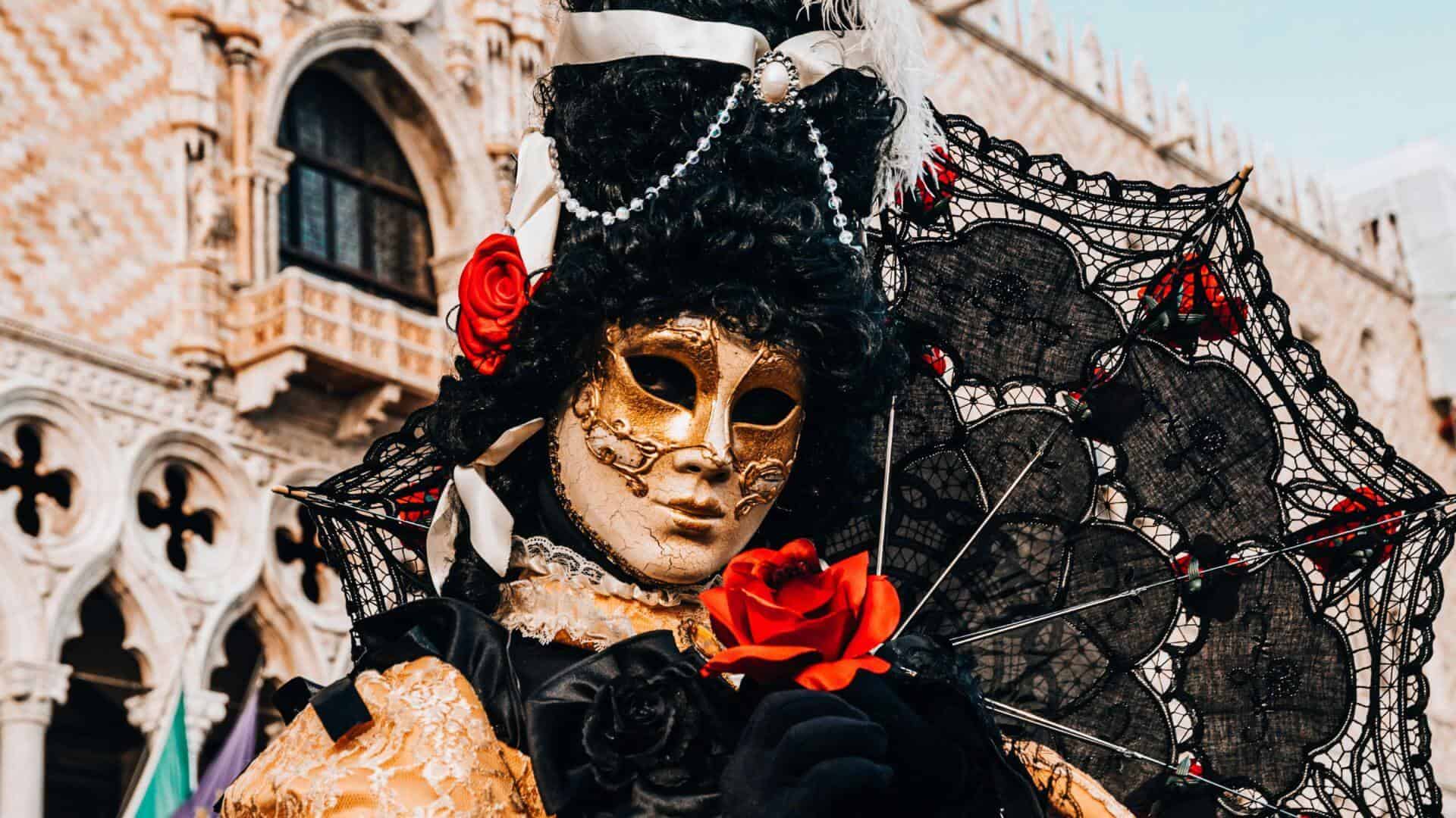 Typische Maske des Karnevals von Venedig