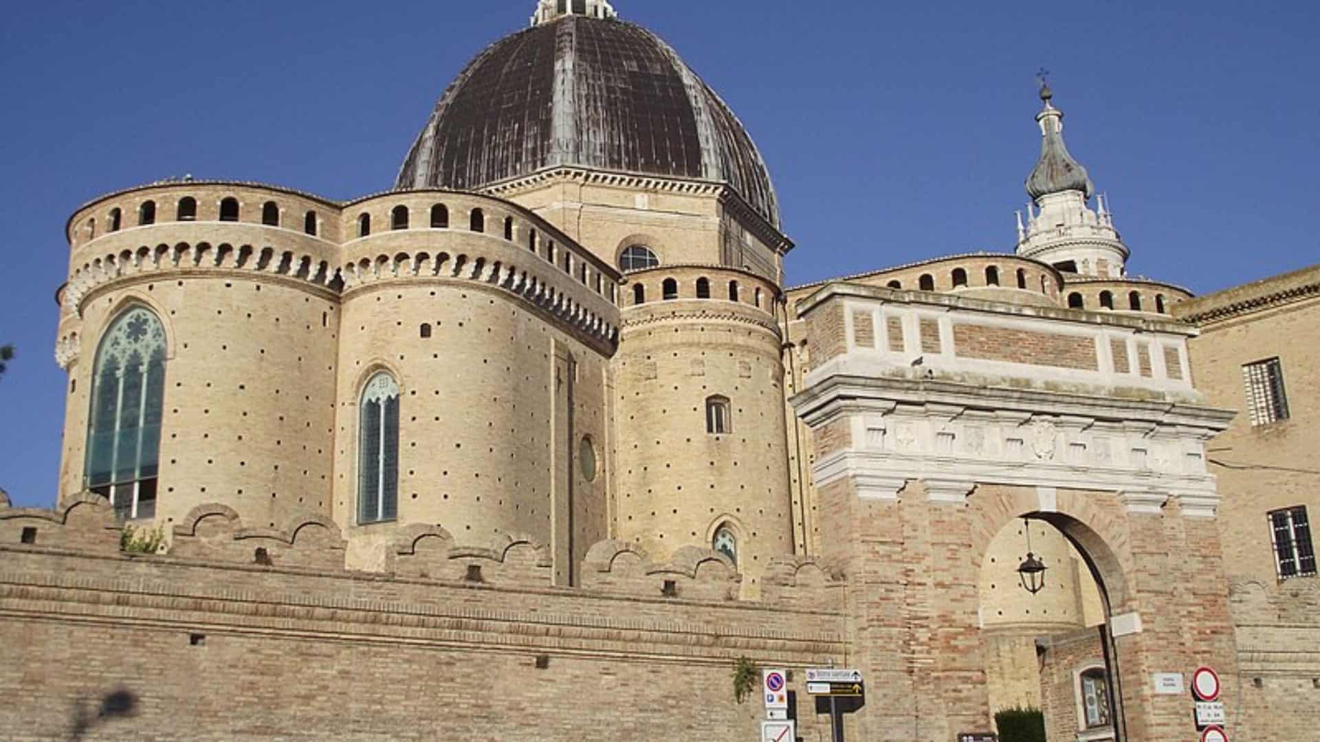 Das Porta Marina von Loreto. Foto von Parsifall