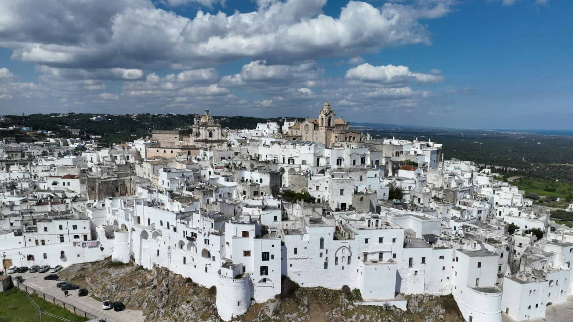 Panoramablick auf Ostuni in Apulien