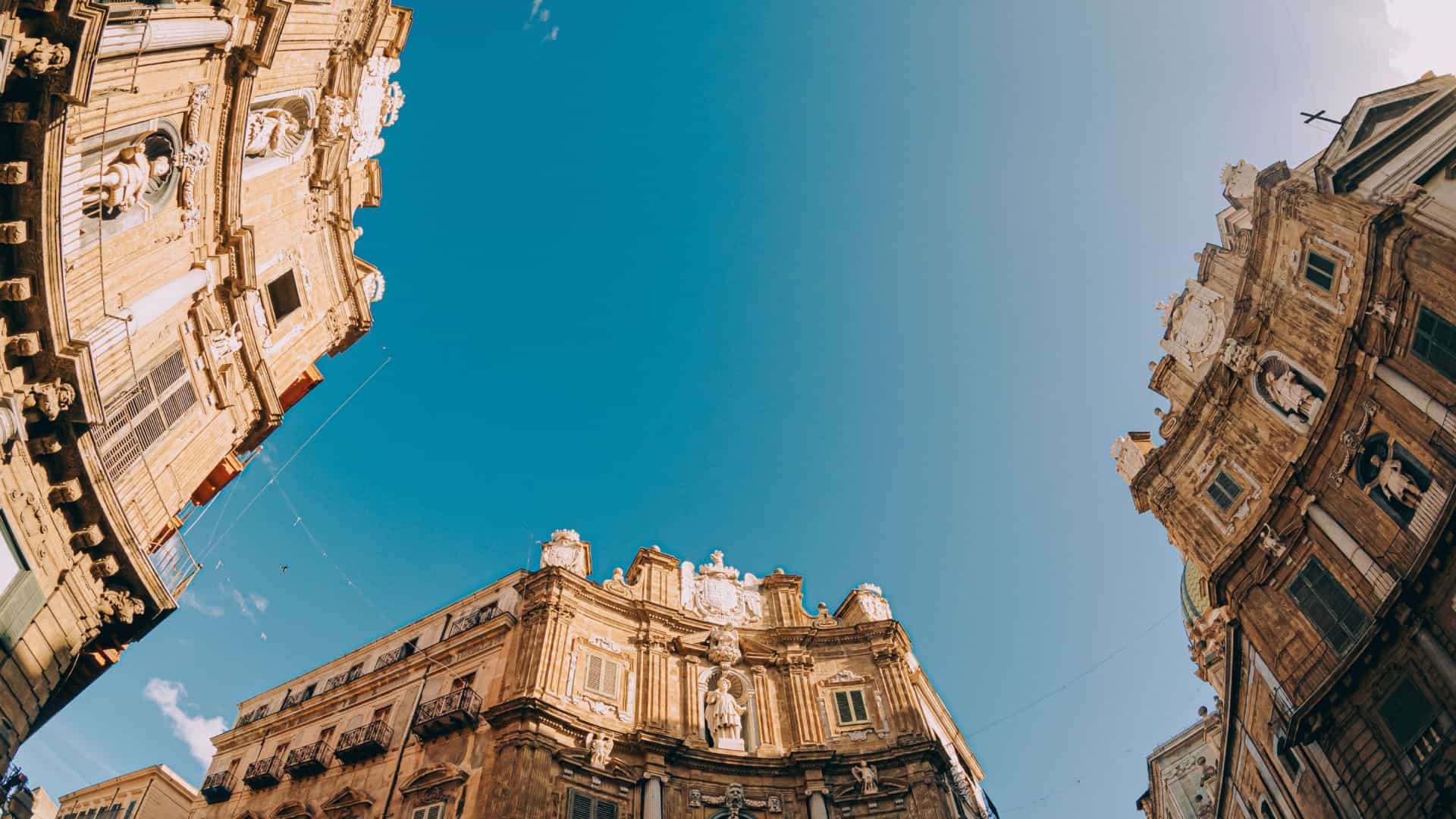 Paläste von Palermo von unten gesehen