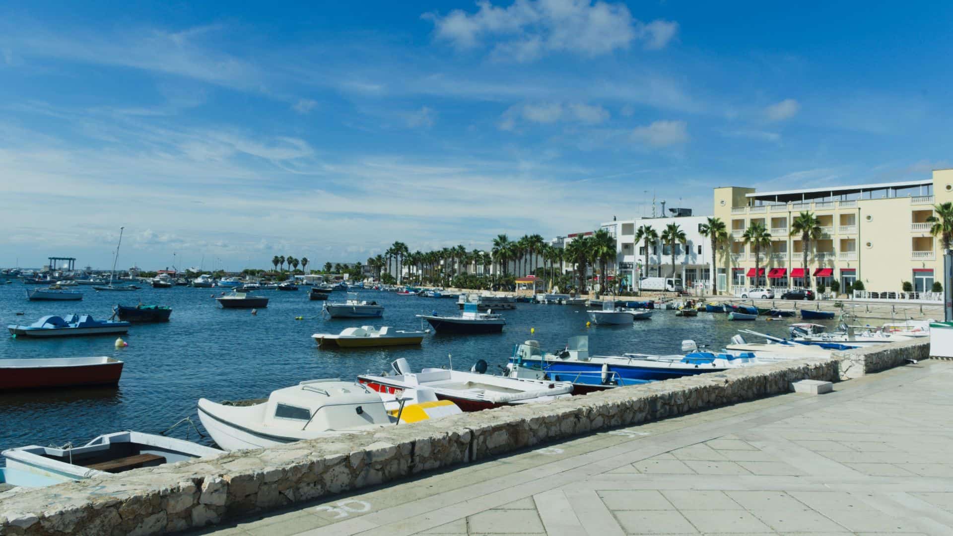 Boote im Hafen von Porto Cesareo