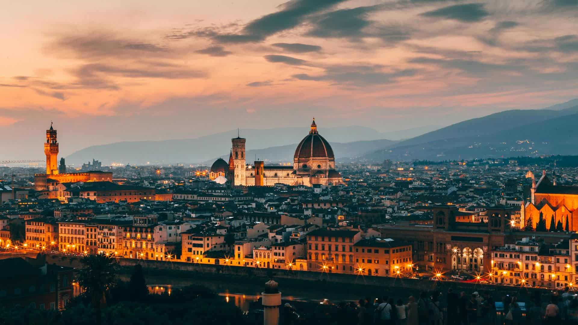 Die Stadt Florenz bei Sonnenuntergang. Foto von josh hild