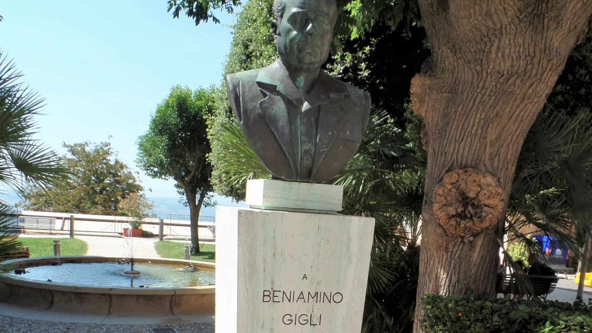 Die Büste von Beniamino Gigli. Foto von Claudio.stanco