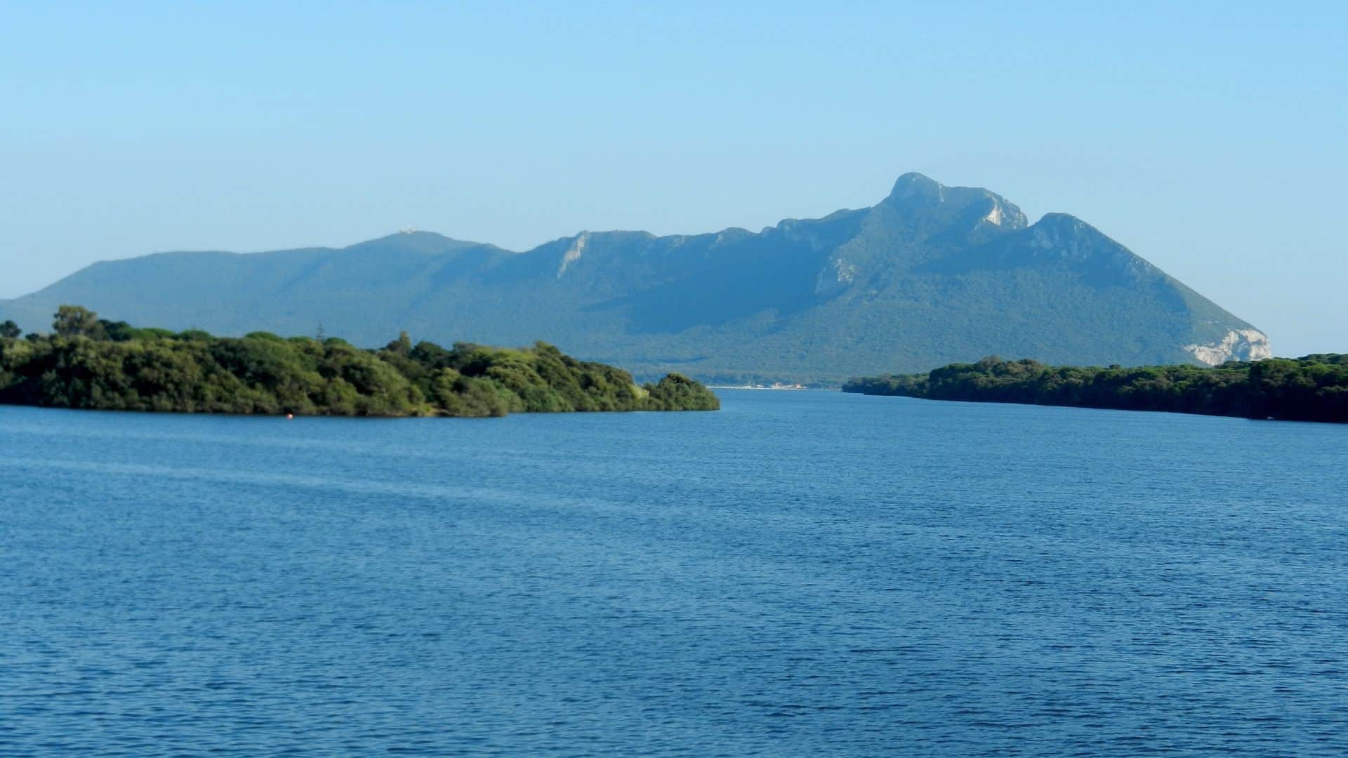 Der Monte Circeo vom Meer aus gesehen