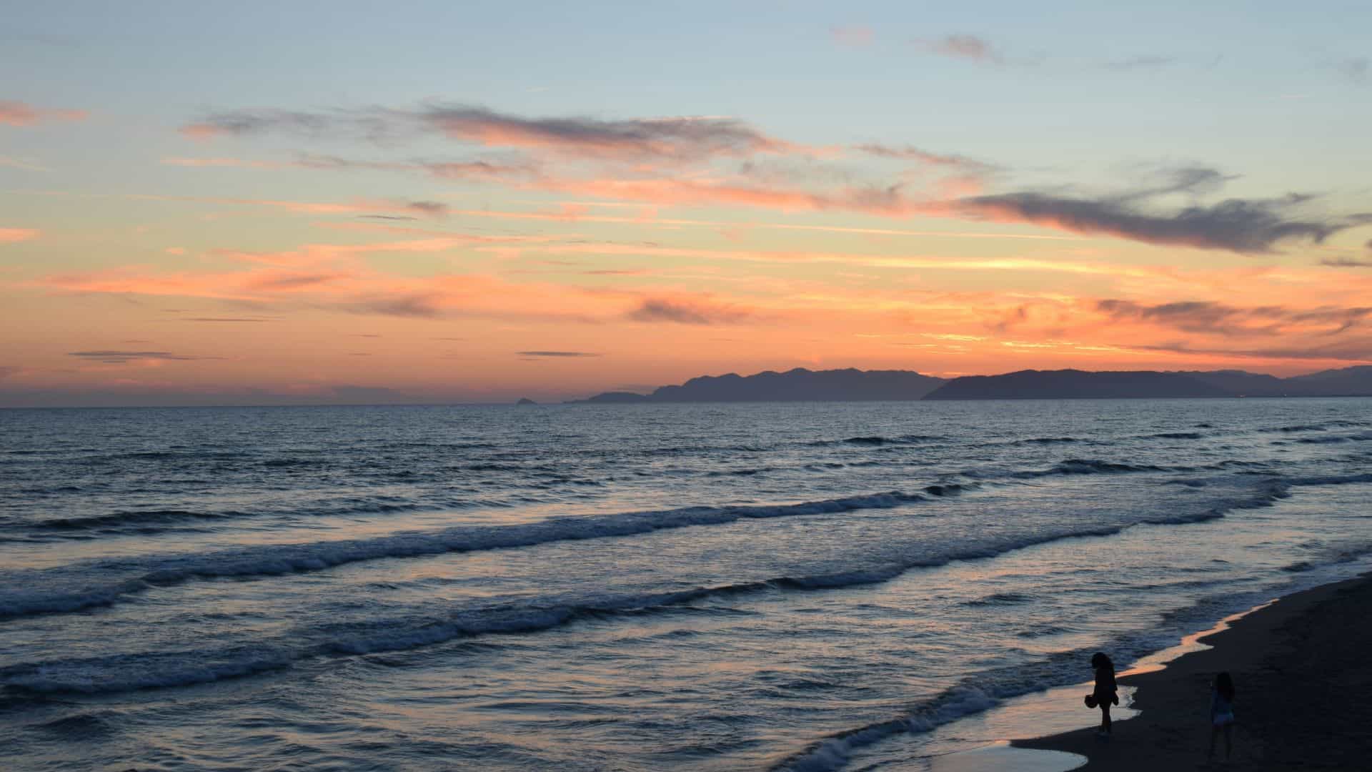 Das Meer von Marina di Vecchiano in der Toskana
