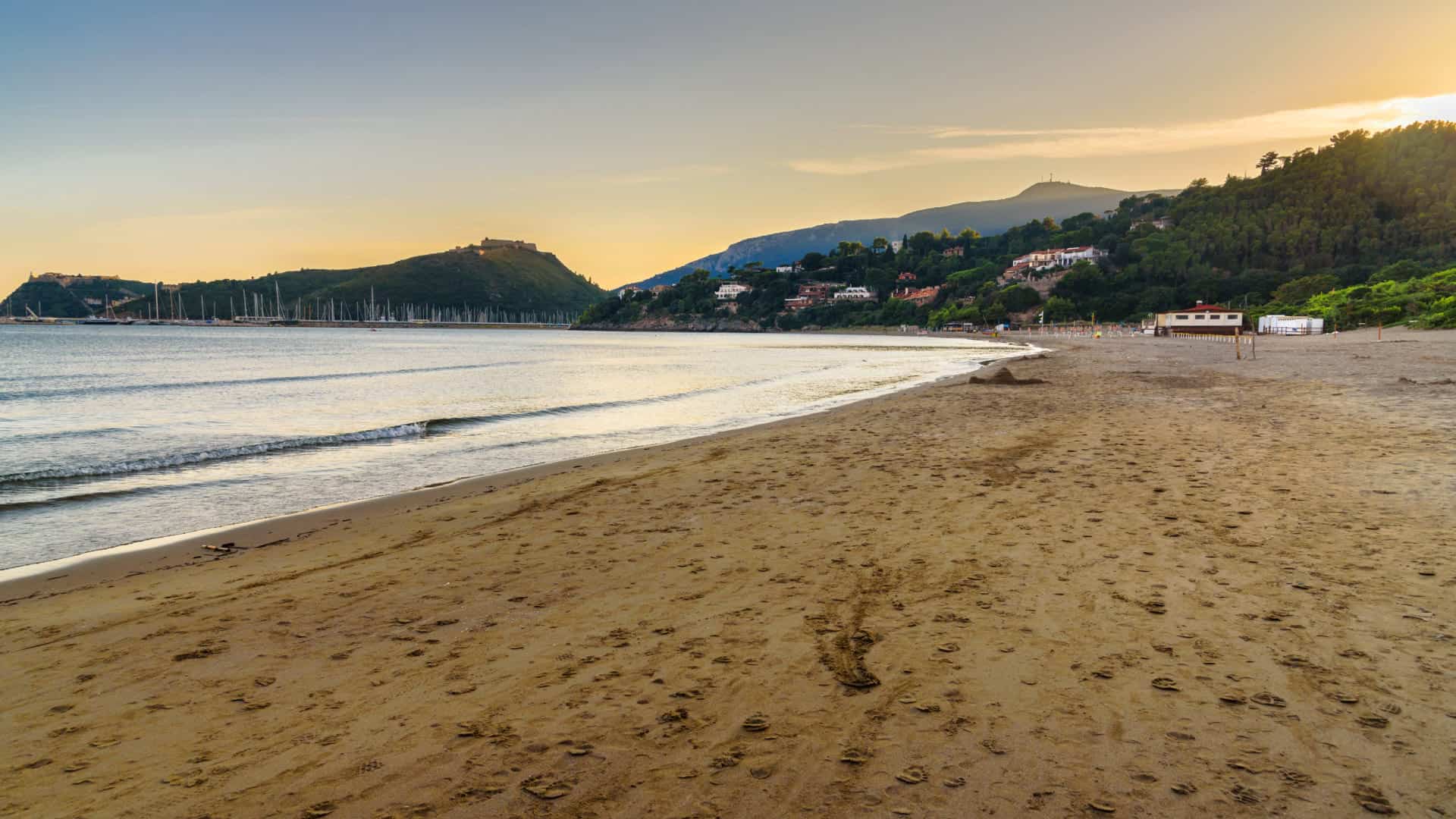 Der Strand von Feniglia in der Toskana