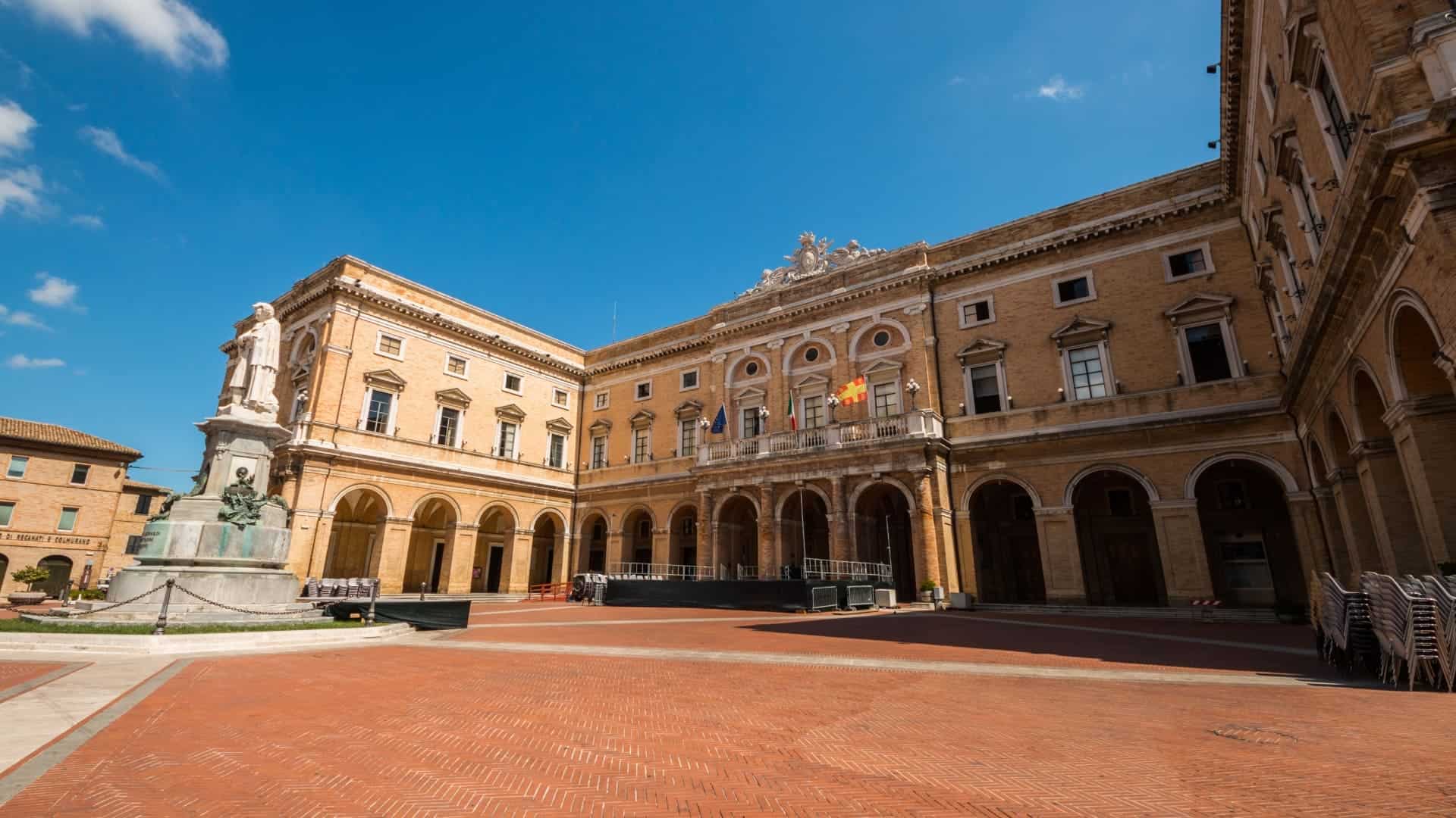 Piazza Giacomo Leopardi in Recanati