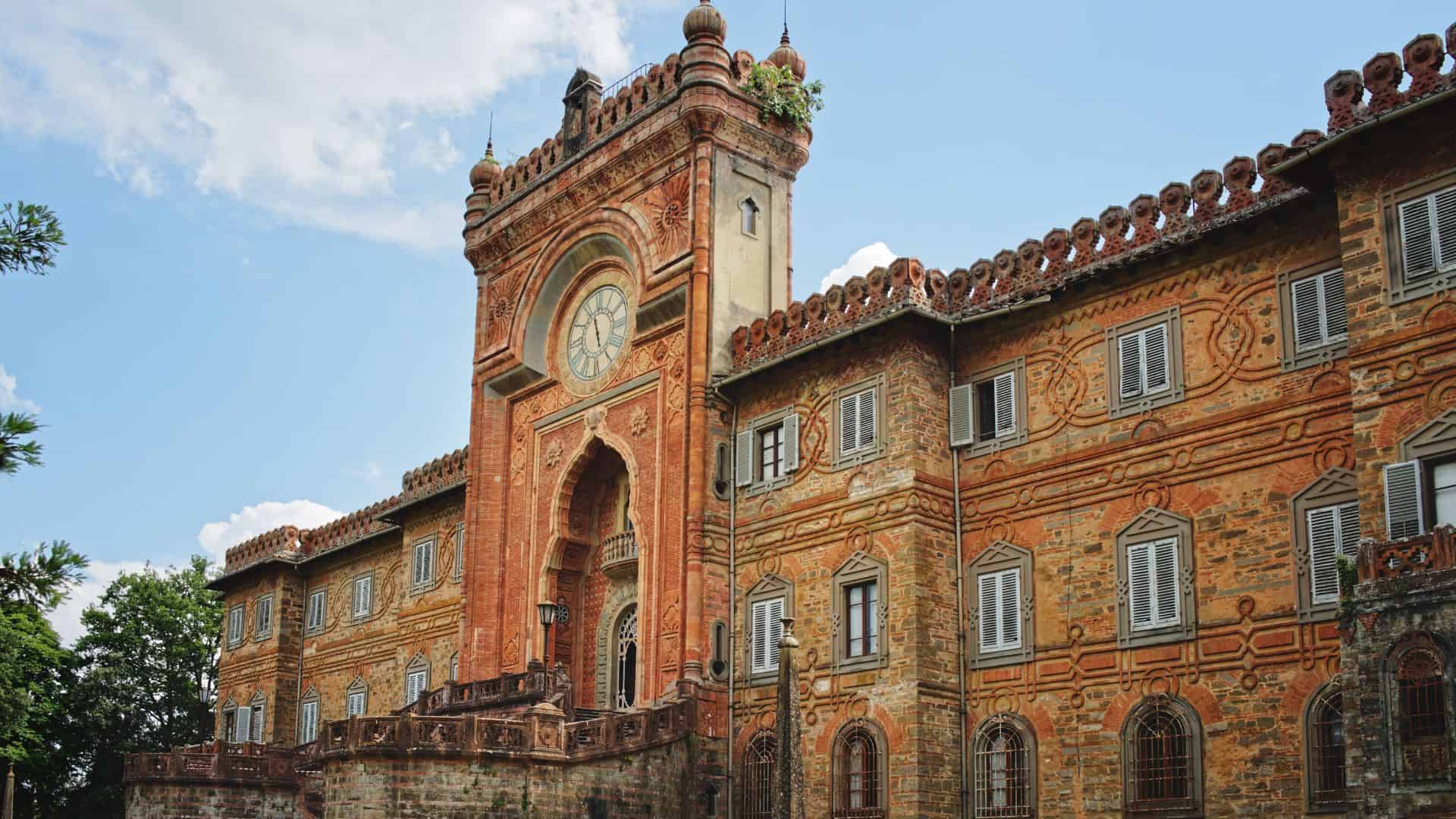 Die Fassade des Schlosses Sammezzano
