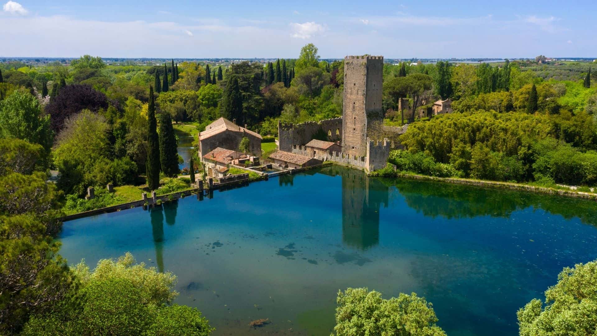 Der Garten von Ninfa von oben gesehen
