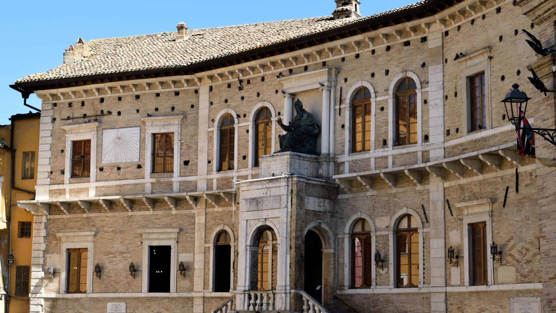 Palast in der Stadt Fermo in den Marken