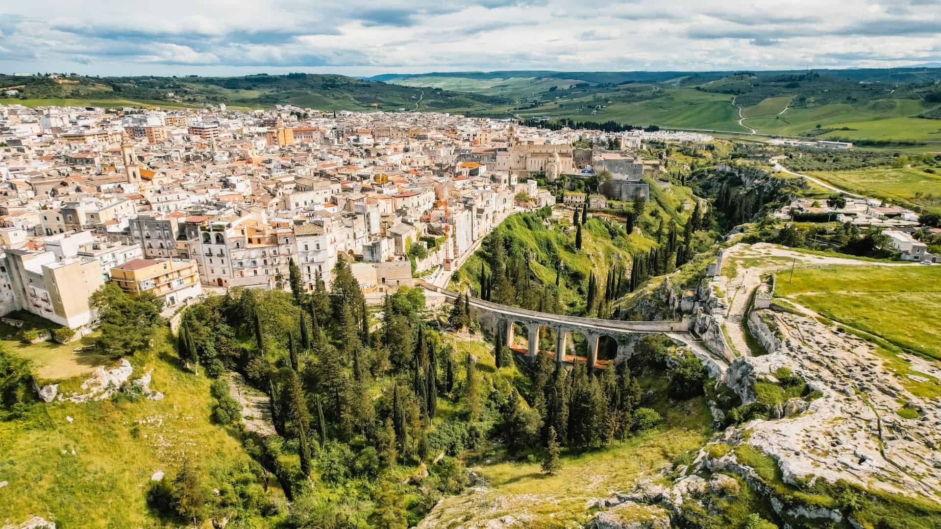 Luftaufnahme von Gravina in Apulien