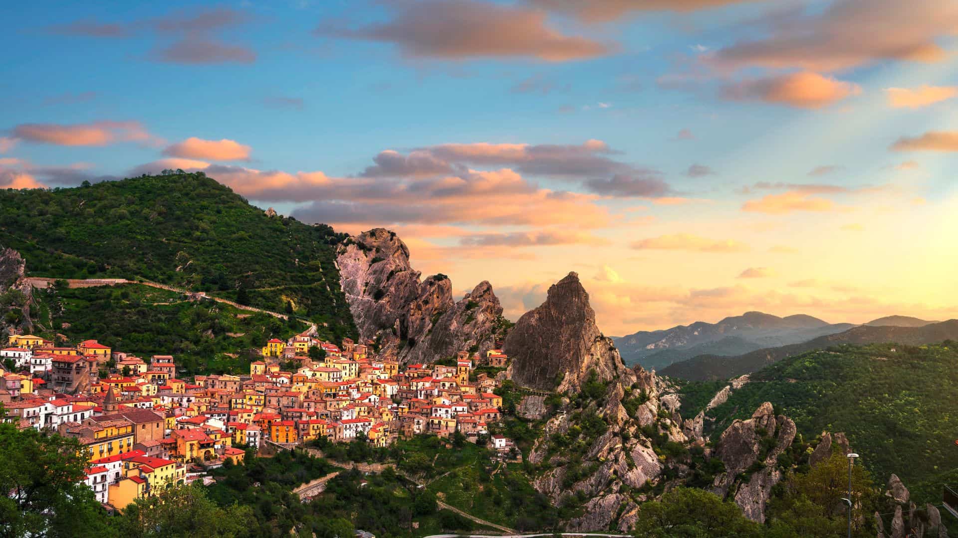 Panoramablick auf Pietrapertosa und Castelmezzano