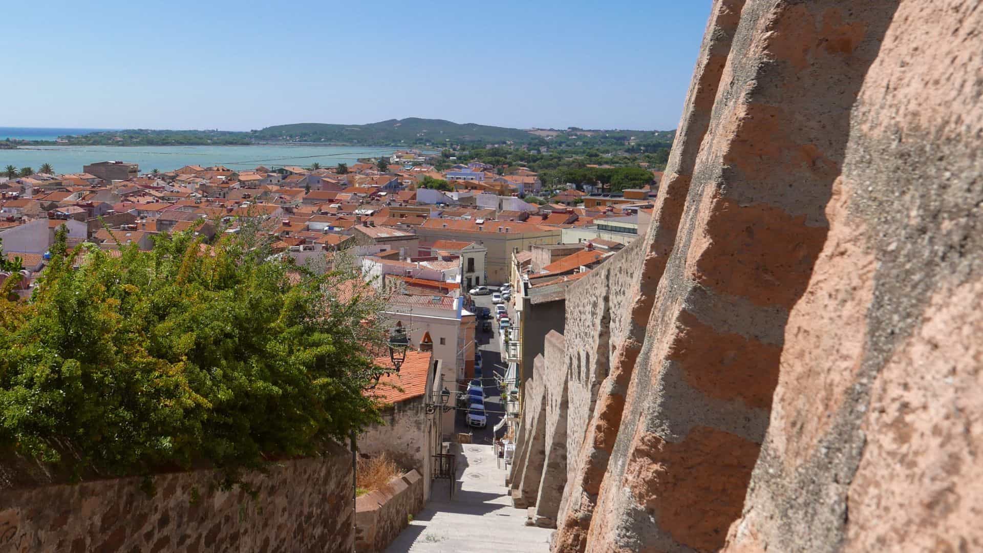 Panoramische Straße auf der Insel San Pietro