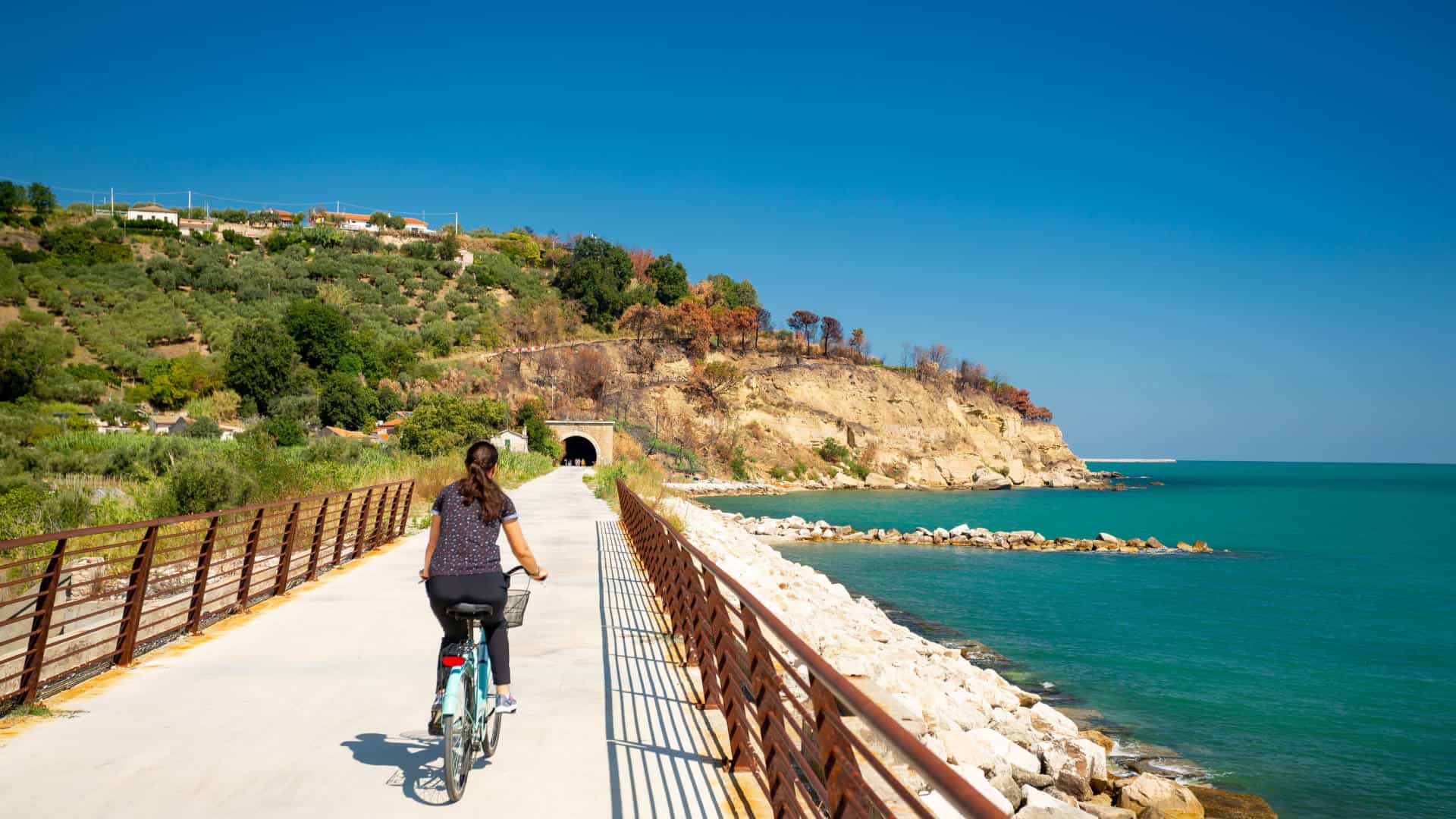 Radweg an der Trabocchi-Küste