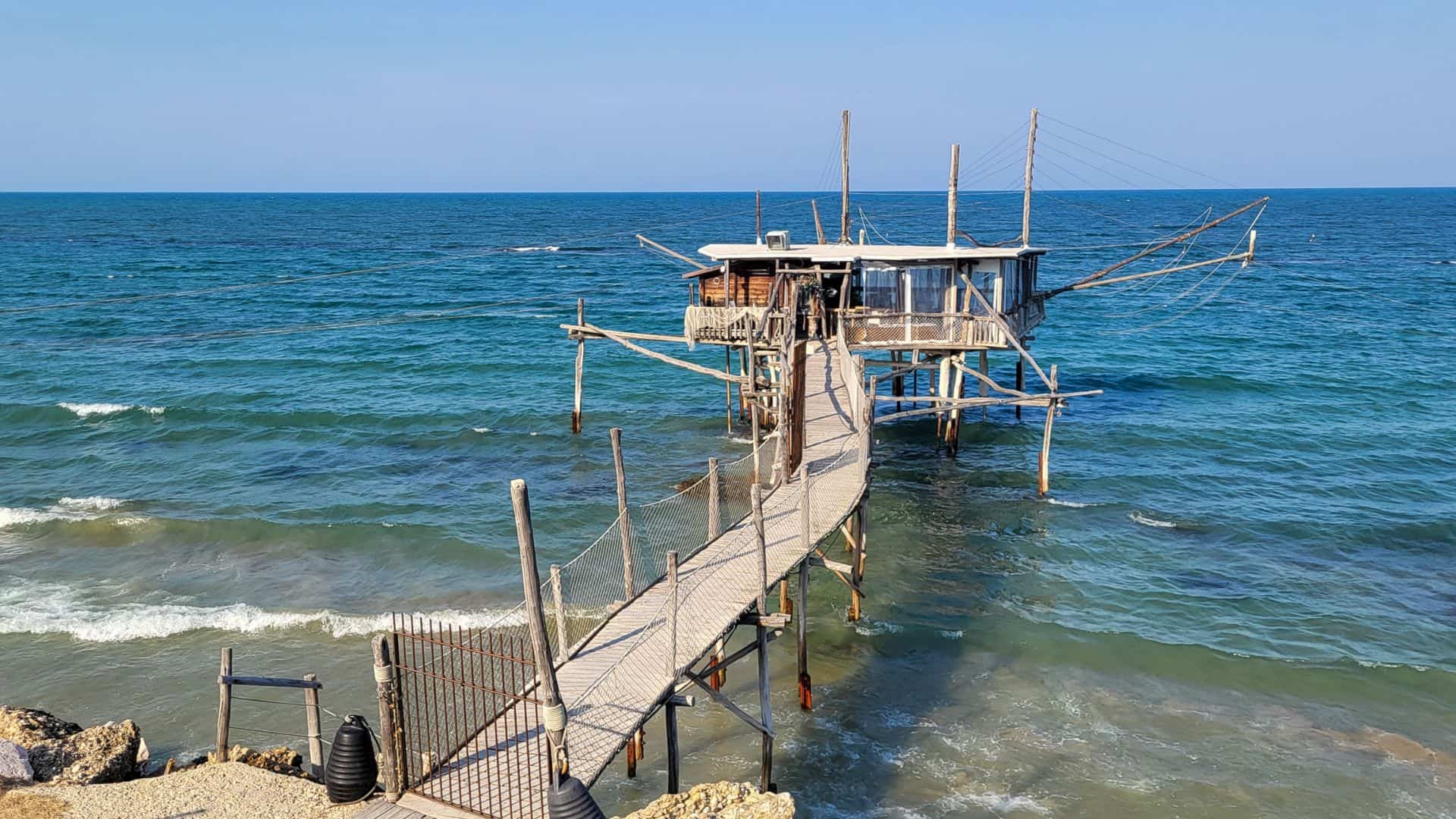 Ein Trabocco an der abruzzischen Küste