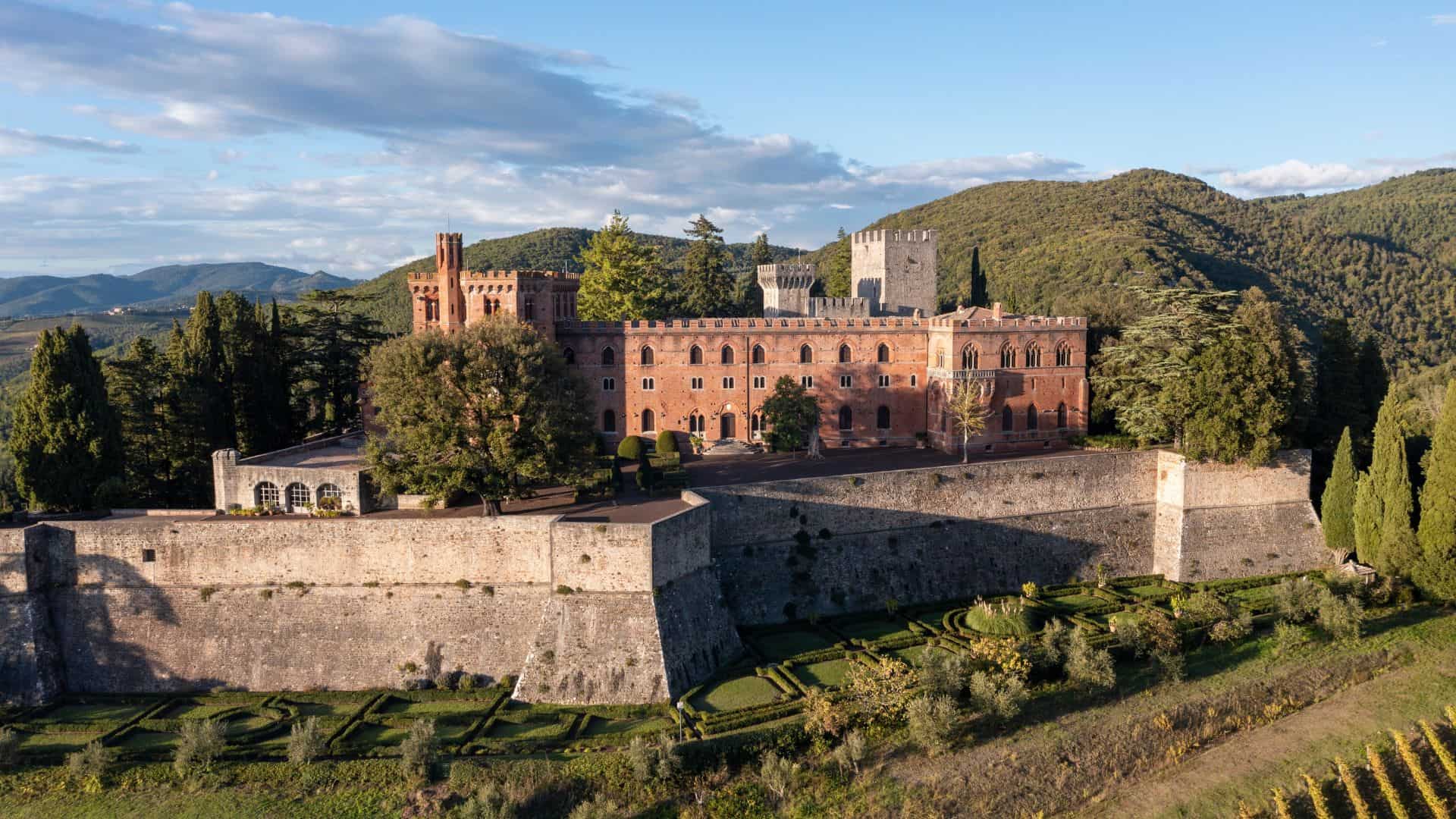 Panoramablick auf das Schloss Brolio