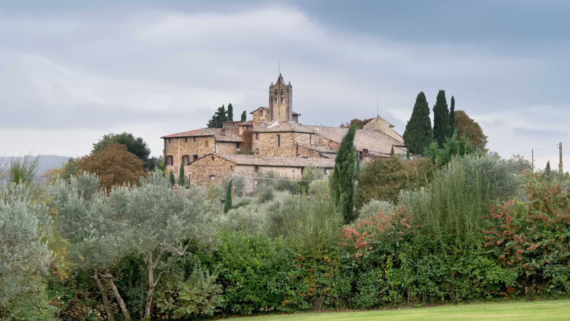 Panoramablick auf die Pieve von San Leolino