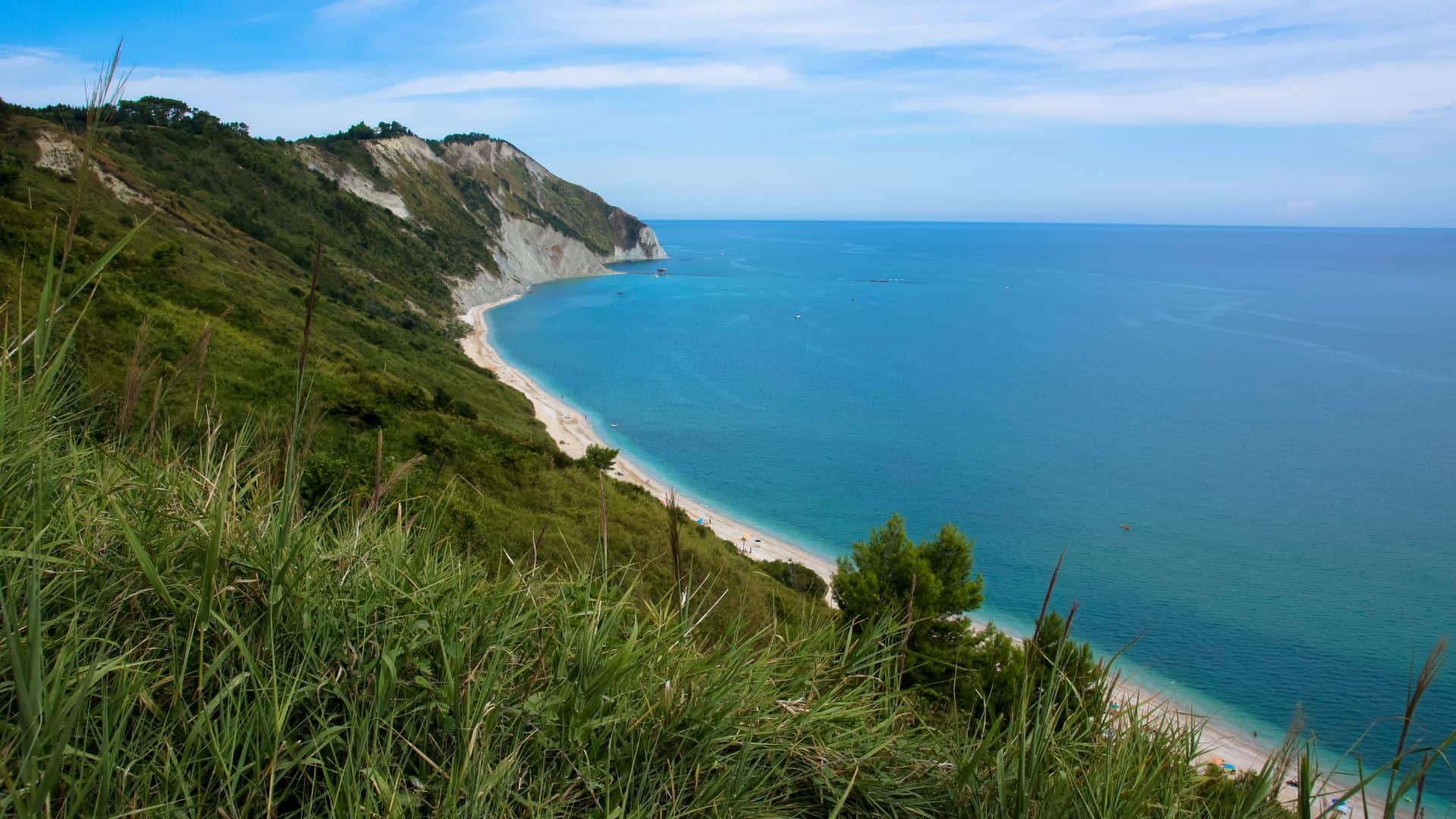 Der Strand von Mezzavalle am Conero