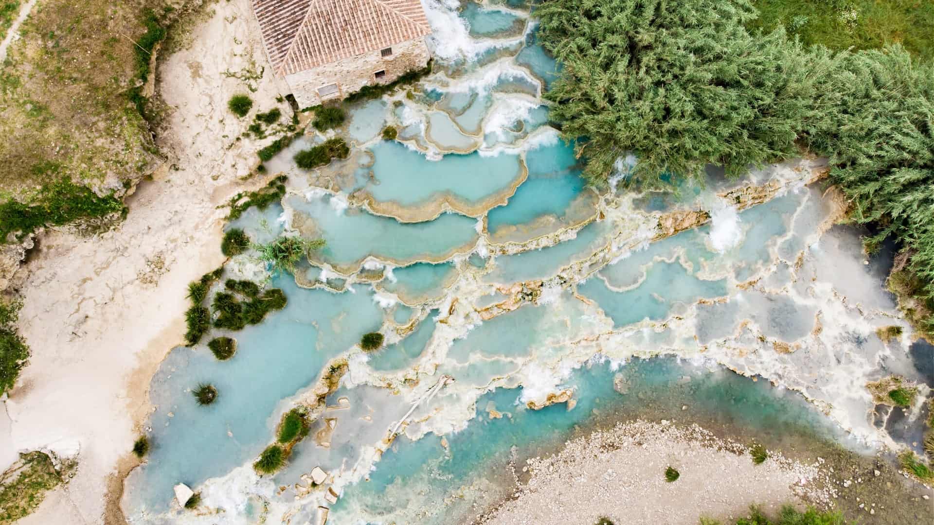 Luftaufnahme der Thermen von Saturnia