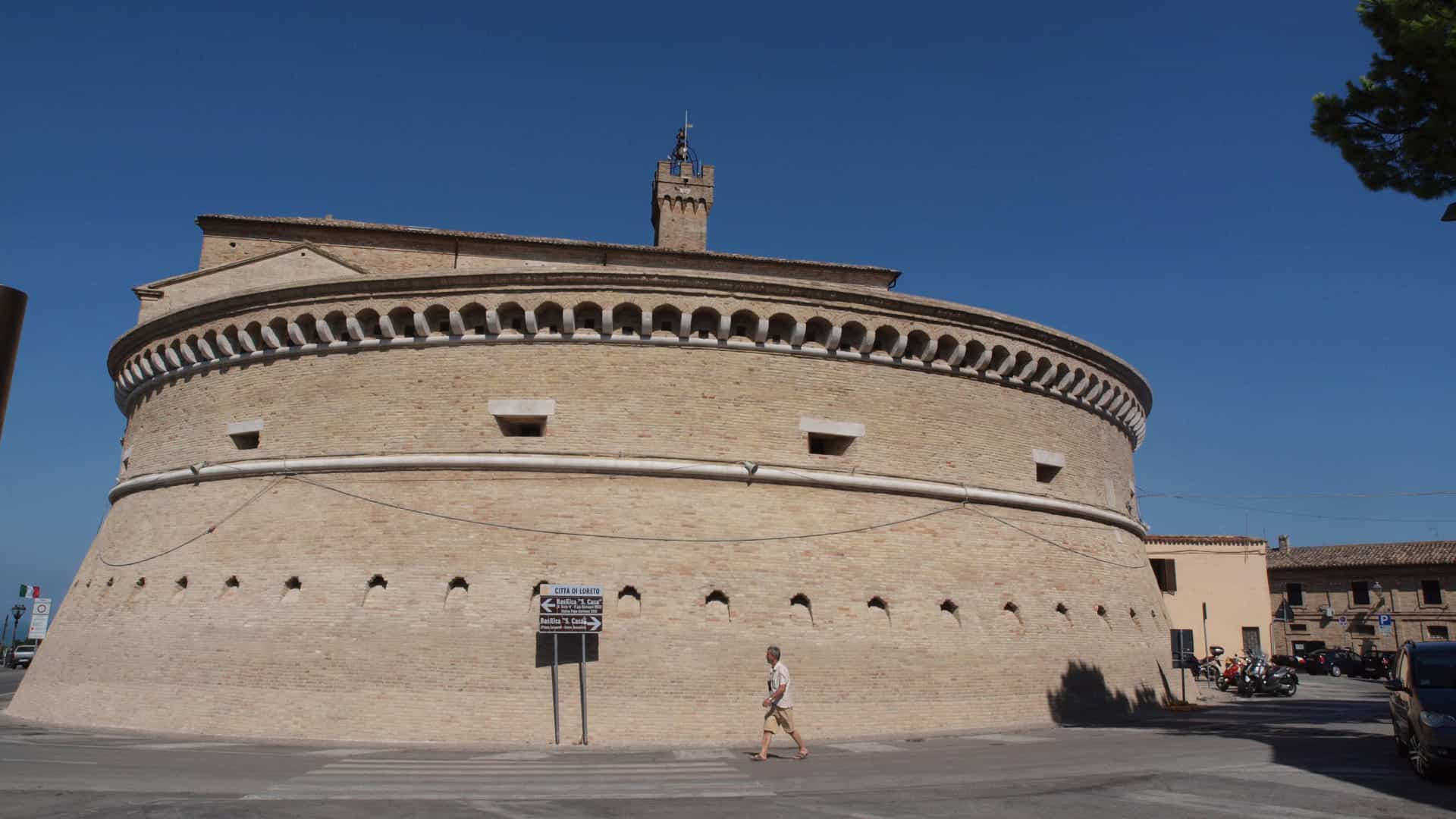 Der Runde Turm in Loreto. Foto von Helena