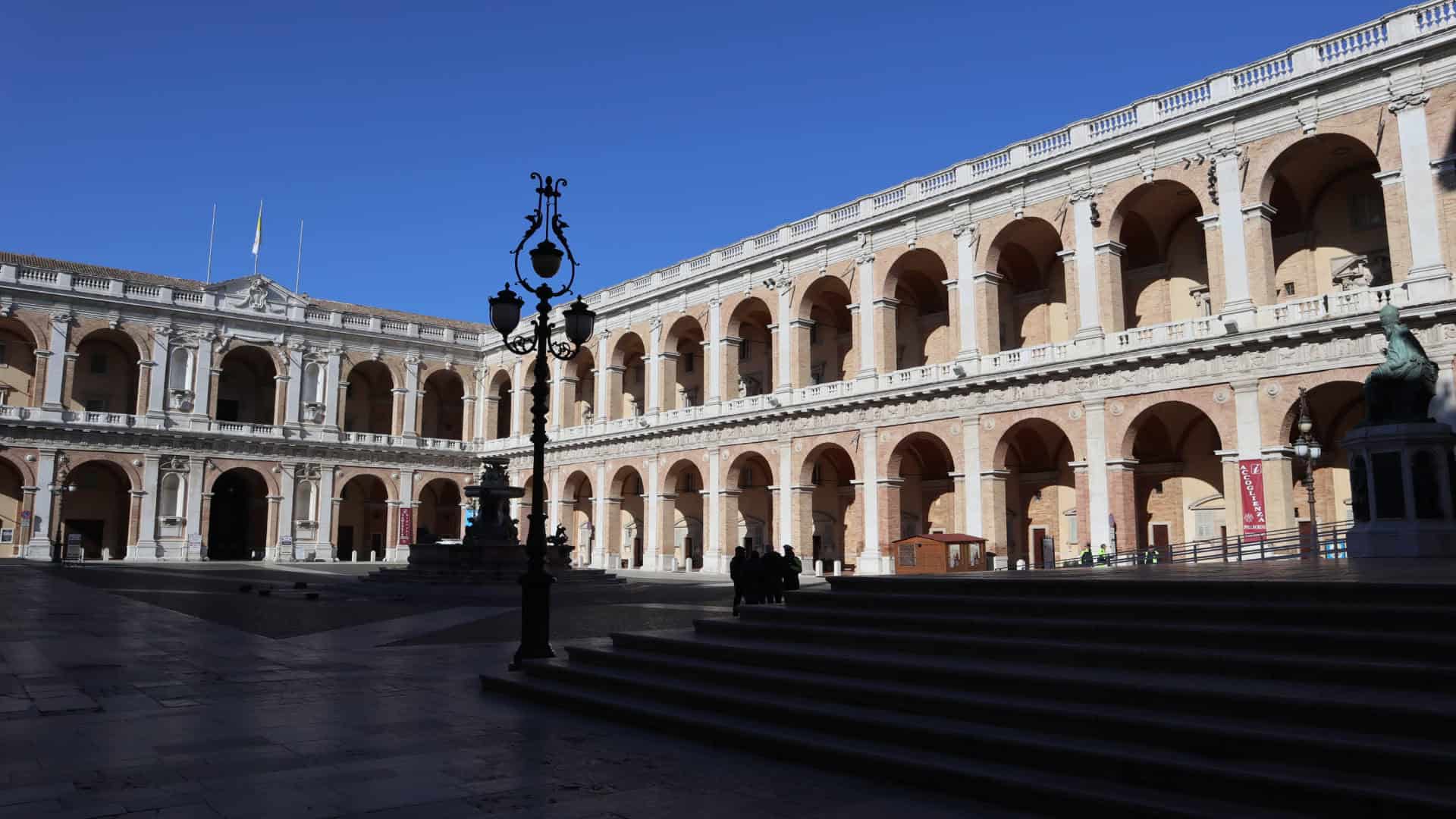 Außenansicht des Museums Alter Schatz des Heiligen Hauses in Loreto. Foto von Parsifall