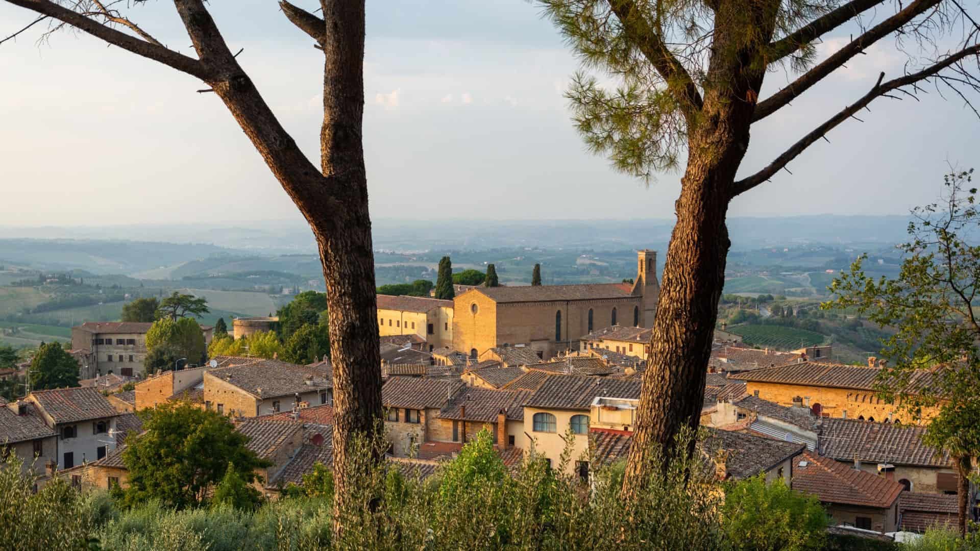 Blick auf die Kirche Sant’Agostino in San Gimignano
