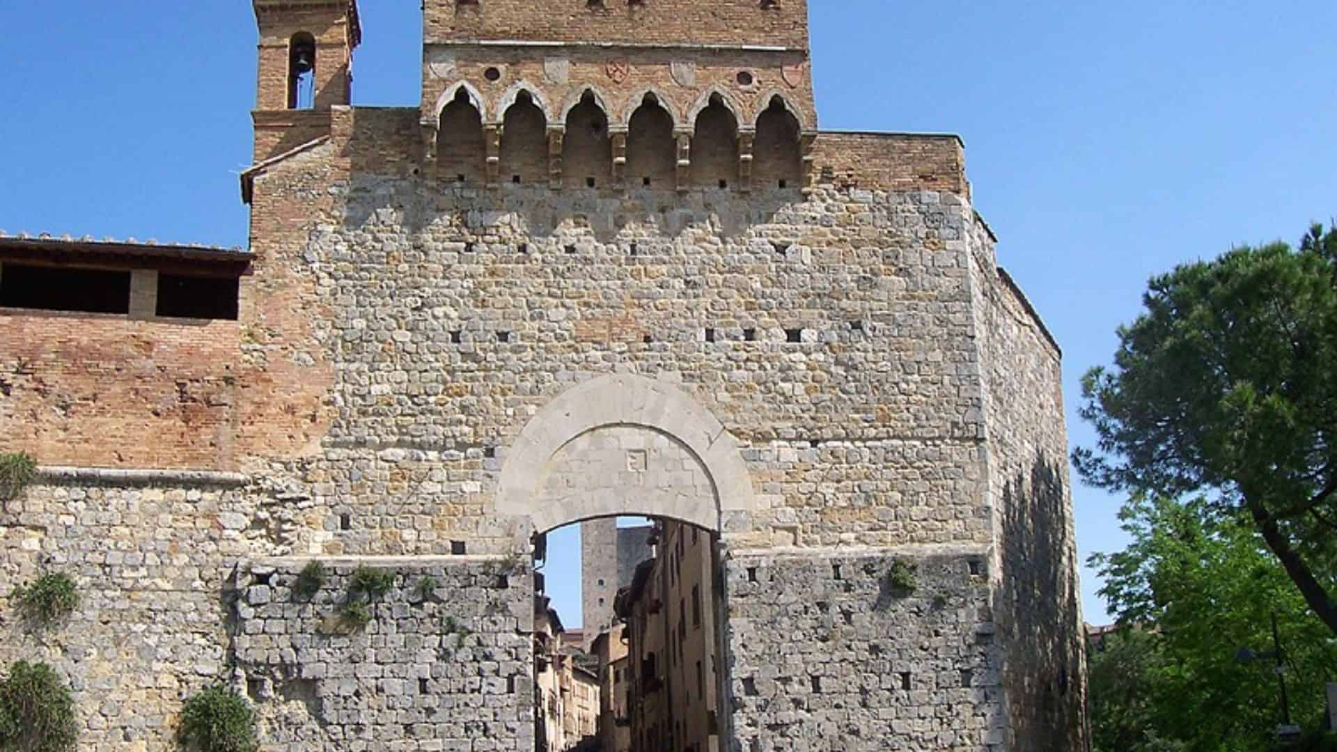 Das Tor San Giovanni von San Gimignano. Foto von MarkusMark