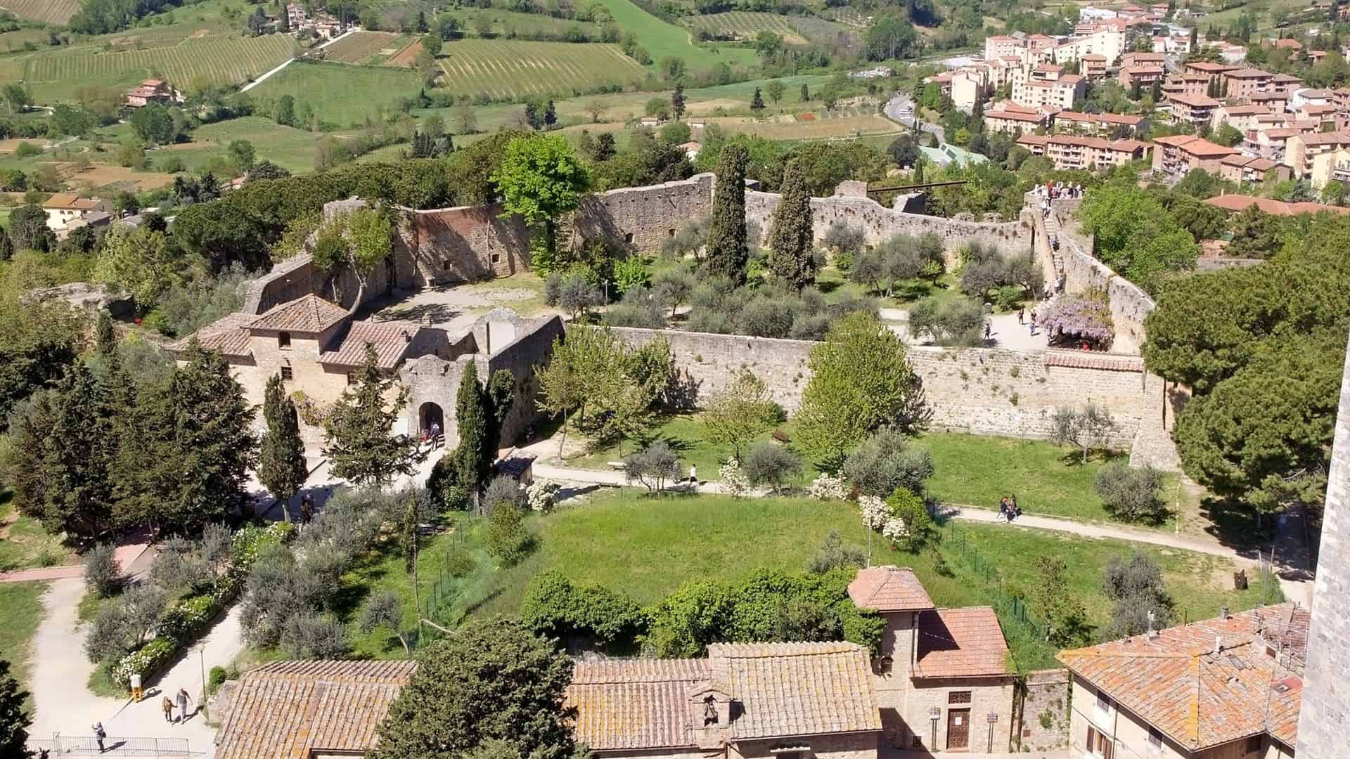 Der Park der Rocca di Montestaffoli in San Gimignano