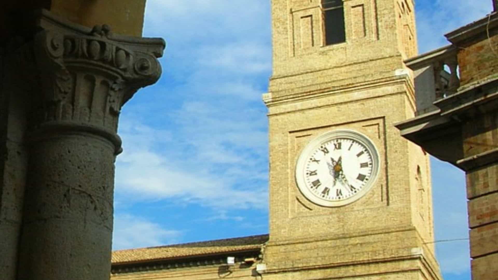 Der Stadtturm von Macerata Foto von Idéfix