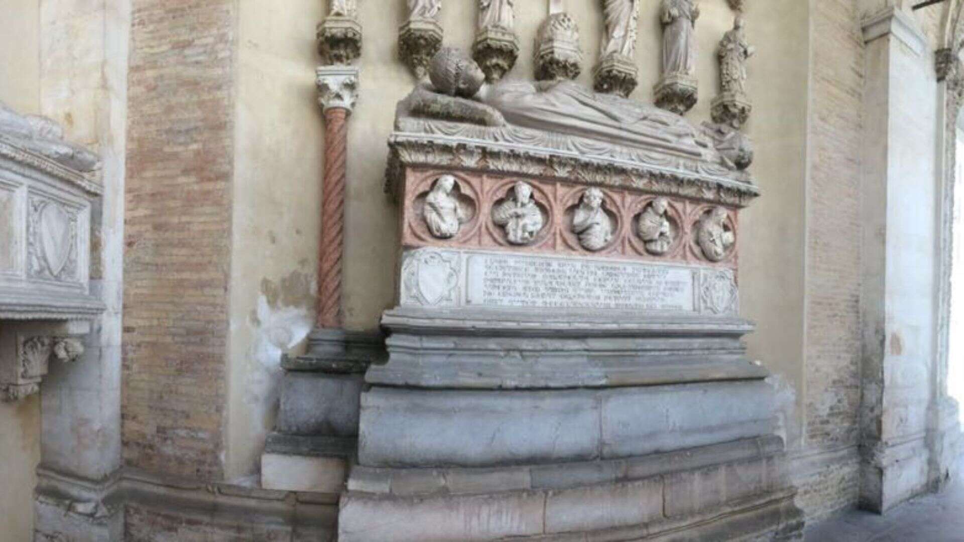 Ein Grab der Malatesta. Foto von Gretafaroni aus Wikipedia entnommen