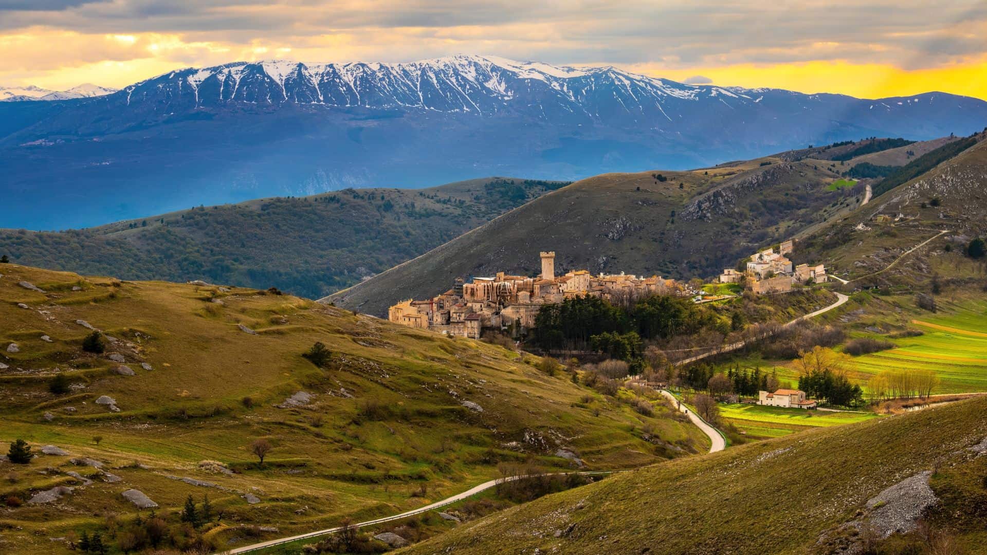 Blick auf das Dorf Santo Stefano di Sessanio in den Abruzzen
