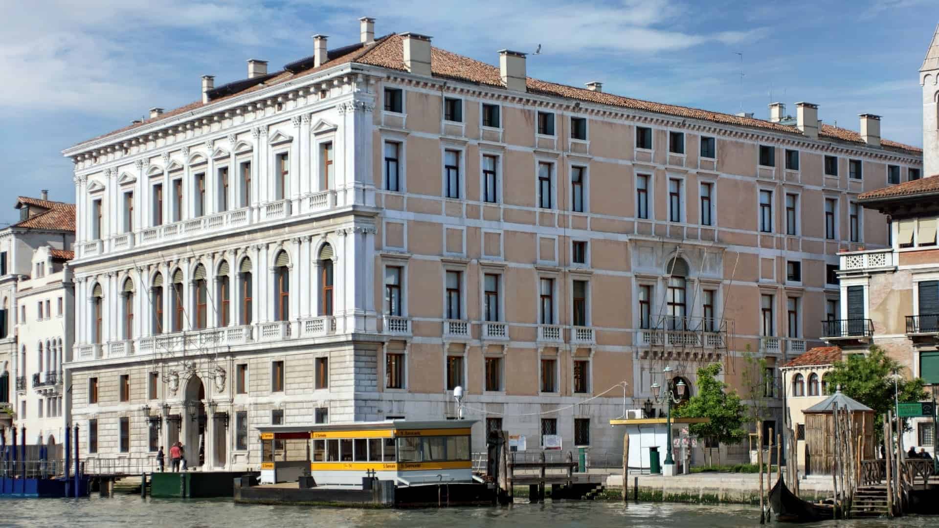 Palazzo Grassi in Venedig. Foto von Didier Descouens