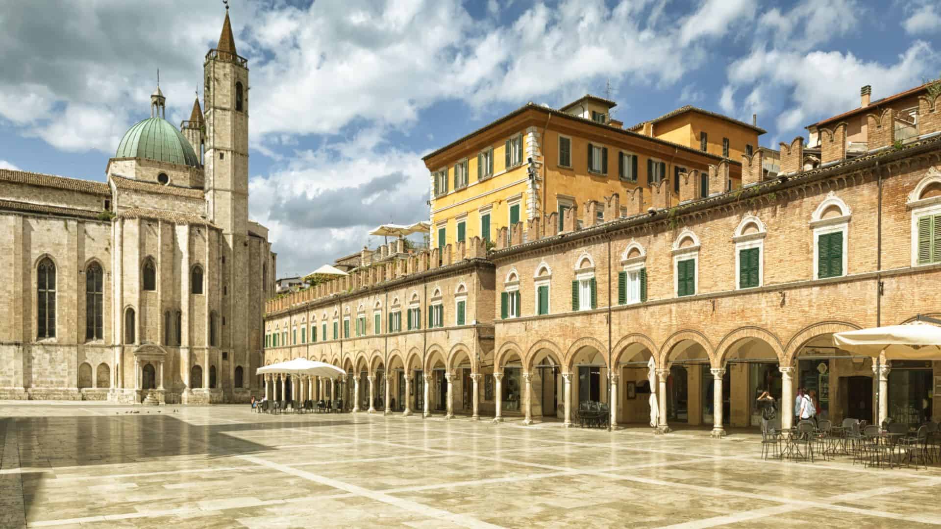 Der Platz von Ascoli Piceno